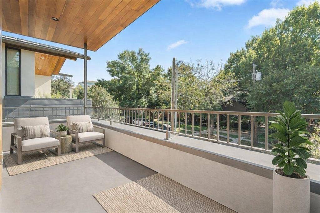 3619 Springbrook, Dallas, TX 75205 VIRTUALLY STAGED