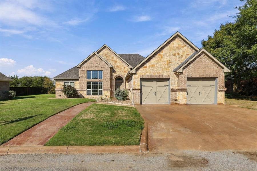 Property photo for 77 Sunrise Circle, Pottsboro, TX