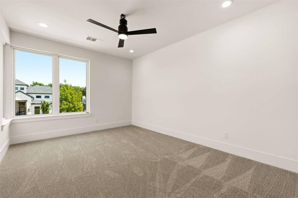 1217 Whisper Rock Drive, Rockwall, TX 75032 Upstairs bedroom 1 w/ ensuite bathroom