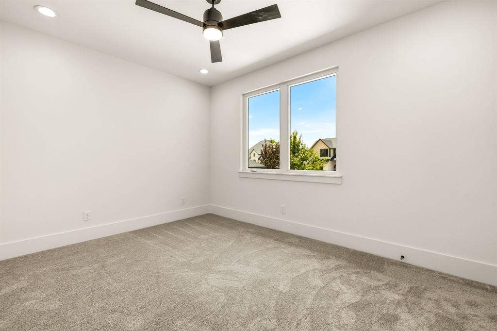 1222 Whisper Rock Drive, Rockwall, TX 75032 Upstairs bedroom 1 with direct access to ensuite bathroom