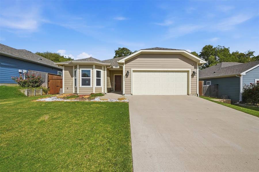 Property photo for 3311 Sweetwater Way, Sherman, TX