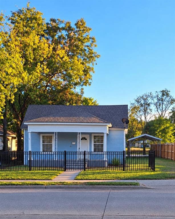 Property photo for 1014 W Crawford Street, Denison, TX