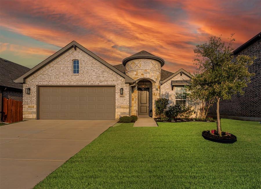 Property photo for 9921 Mescalbean Boulevard, Fort Worth, TX