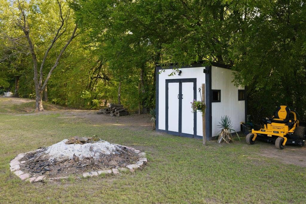2343 County Road 1121, Farmersville, TX 75442 2343 County Road 1121, Farmersville, TX 75442
