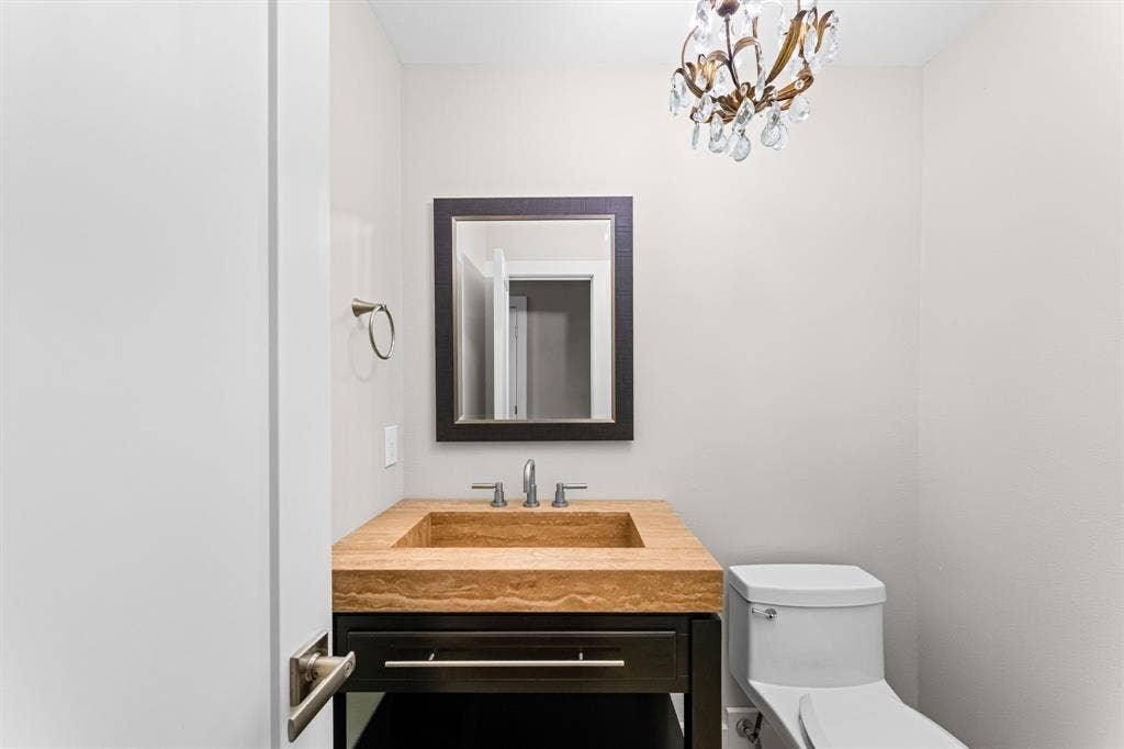 9656 Ravensway Drive, Dallas, TX 75238 Half bath near both living spaces for guests