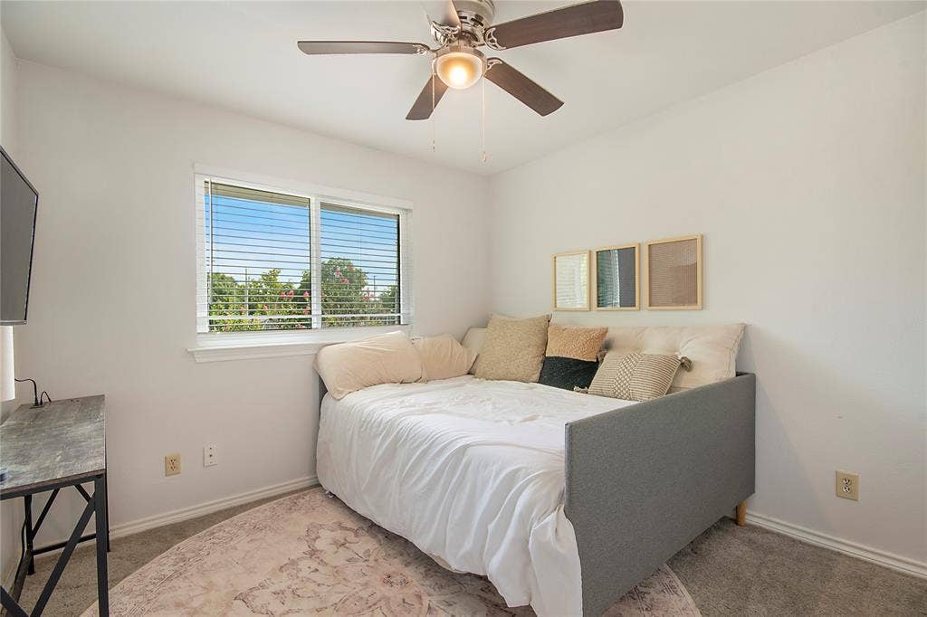 218 Saint Marys Place, Rockwall, TX 75087 Upstairs bedroom