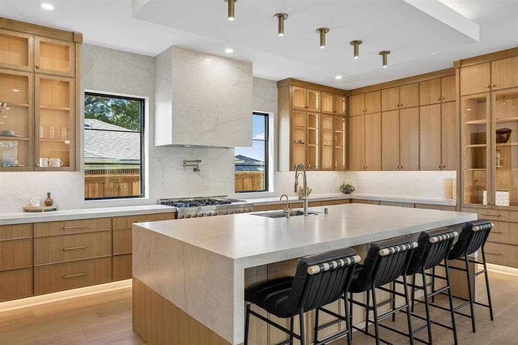 3741 Seguin Drive, Dallas, TX 75220 3741 Seguin Drive, Dallas, TX 75220