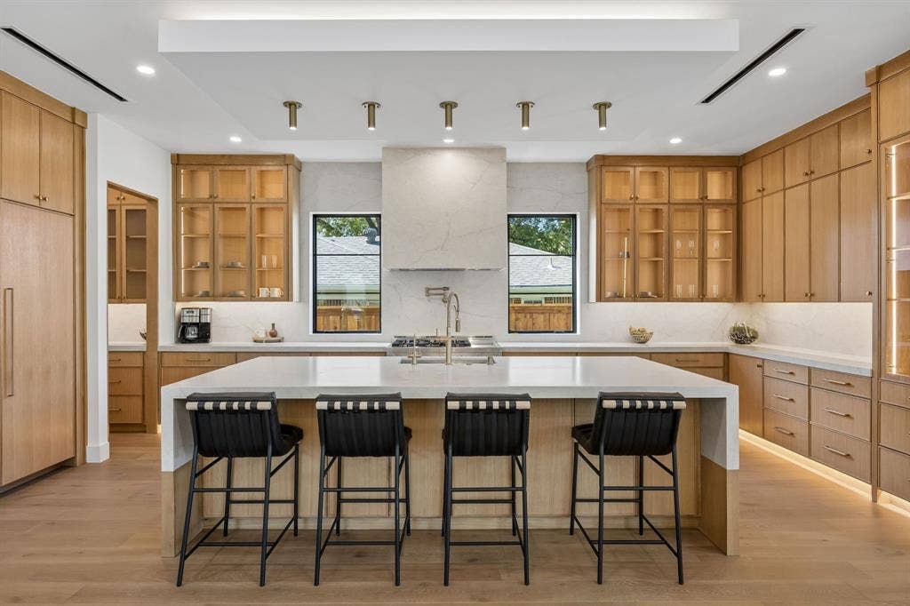3741 Seguin Drive, Dallas, TX 75220 3741 Seguin Drive, Dallas, TX 75220