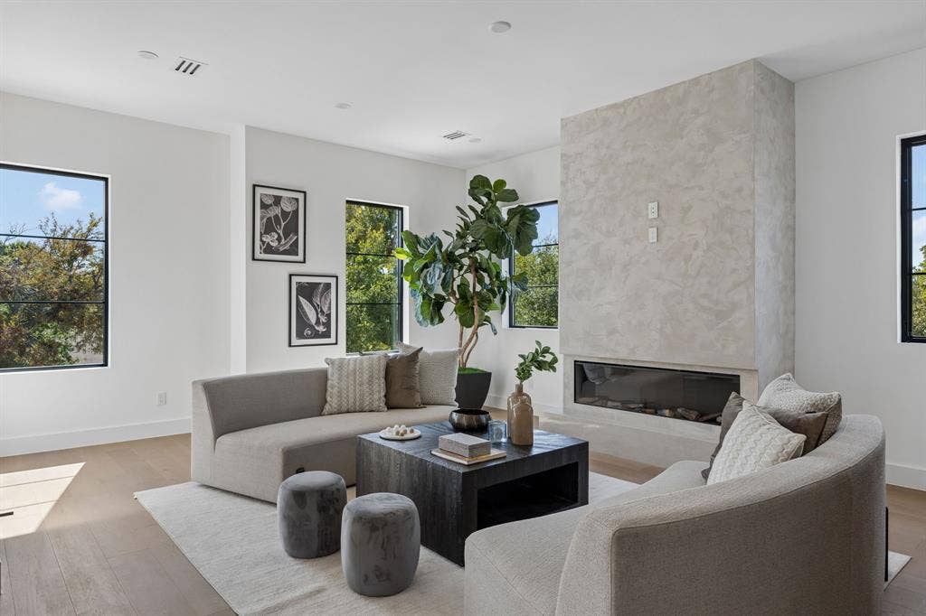 3741 Seguin Drive, Dallas, TX 75220 3741 Seguin Drive, Dallas, TX 75220