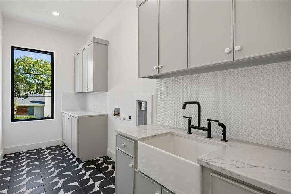 3741 Seguin Drive, Dallas, TX 75220 3741 Seguin Drive, Dallas, TX 75220