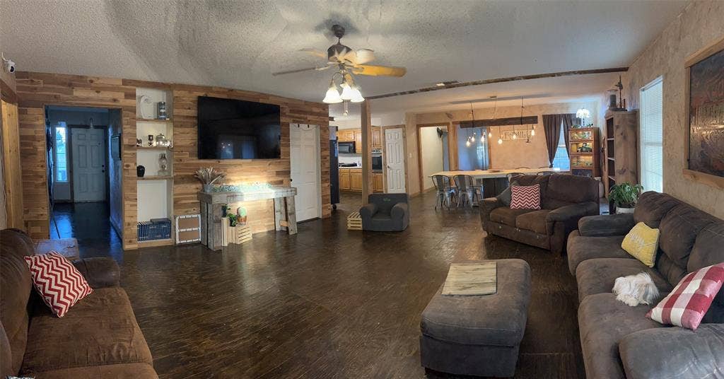 1061 S Main Street, Ferris, TX 75125 1061 S Main Street, Ferris, TX 75125
