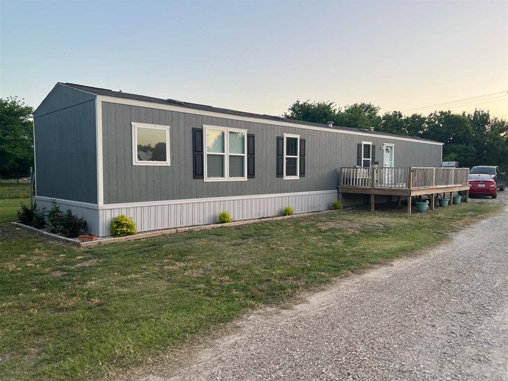 1061 S Main Street, Ferris, TX 75125 1061 S Main Street, Ferris, TX 75125