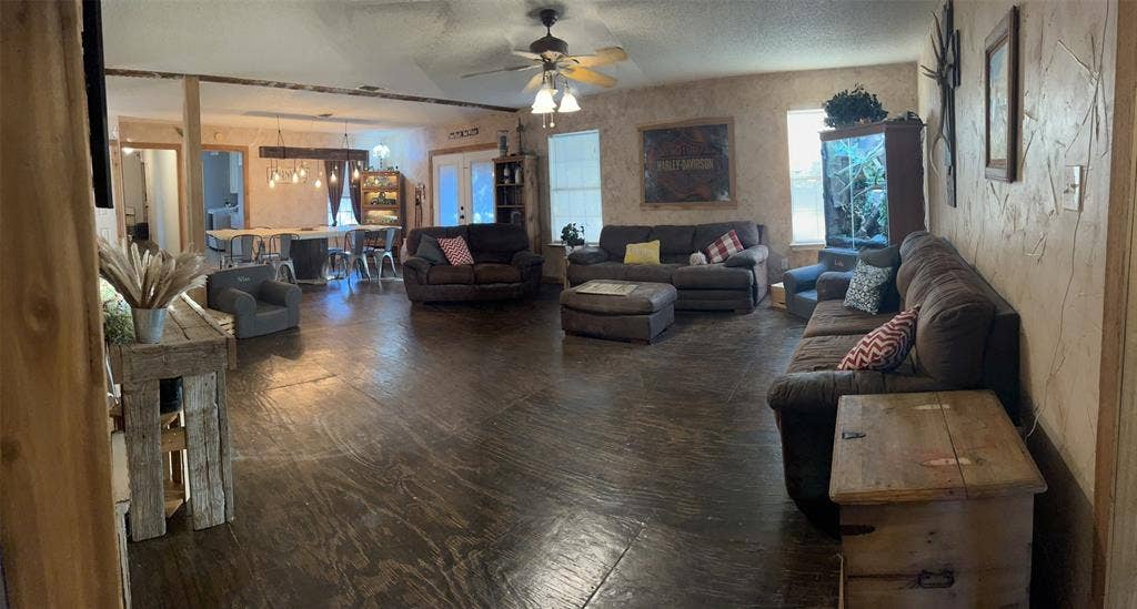 1061 S Main Street, Ferris, TX 75125 1061 S Main Street, Ferris, TX 75125