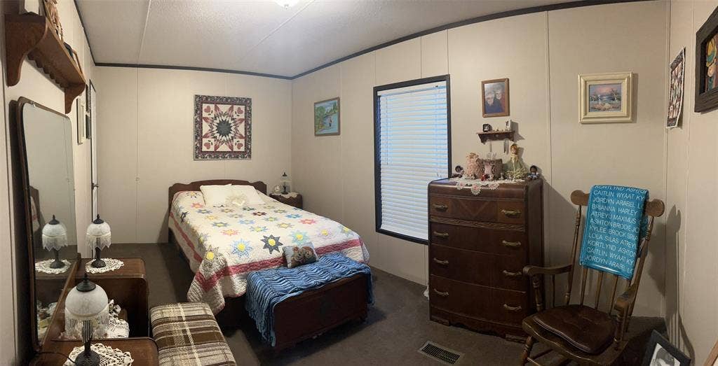 1061 S Main Street, Ferris, TX 75125 1061 S Main Street, Ferris, TX 75125