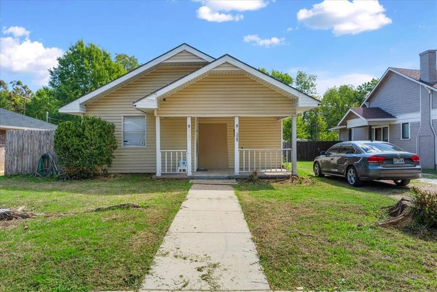 Property photo for 324 Cynisca Street, Waxahachie, TX