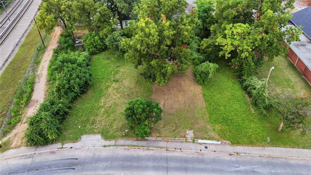 3136 Metropolitan Avenue, Dallas, TX 75215 3136 Metropolitan Avenue, Dallas, TX 75215