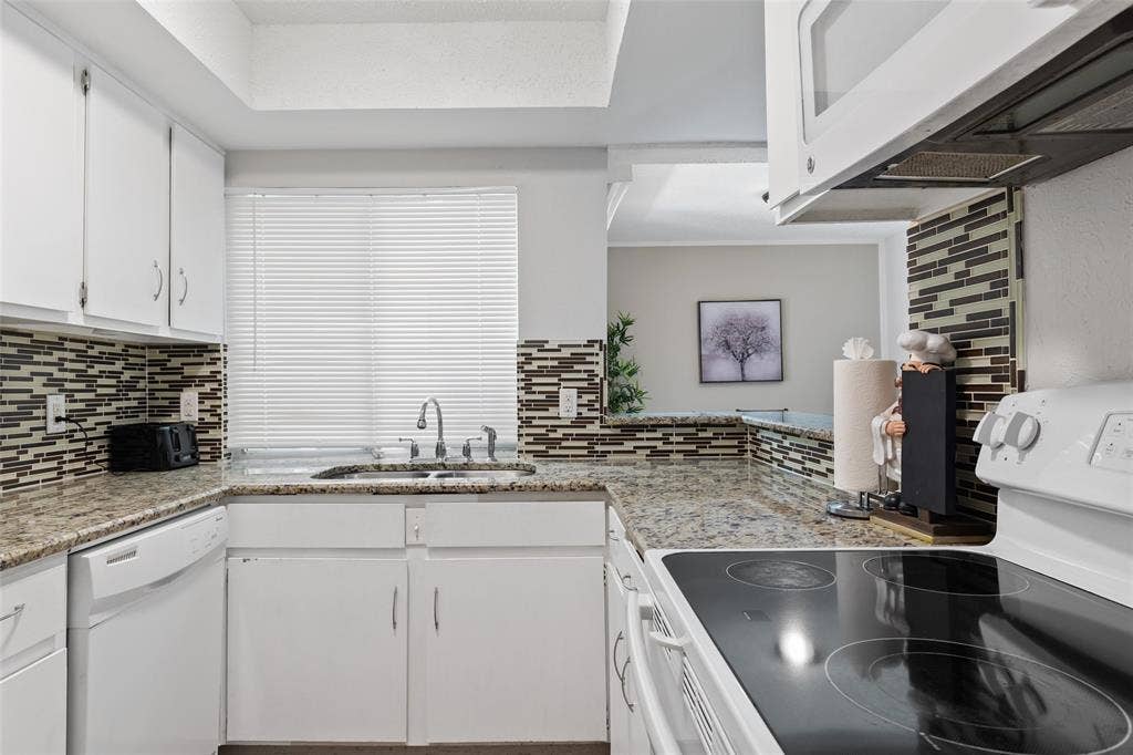 2104 Via Balboa, Carrollton, TX 75006 2104 Via Balboa, Carrollton, TX 75006