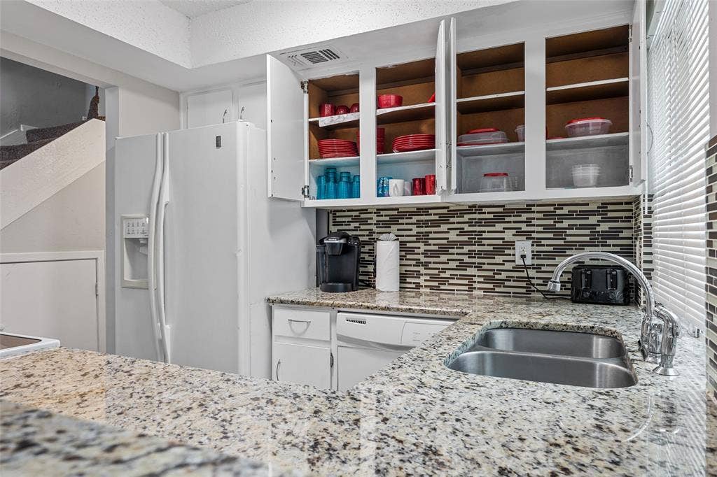2104 Via Balboa, Carrollton, TX 75006 2104 Via Balboa, Carrollton, TX 75006
