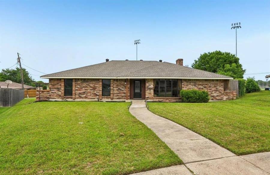 Property photo for 813 Oakbluff Drive, Lancaster, TX