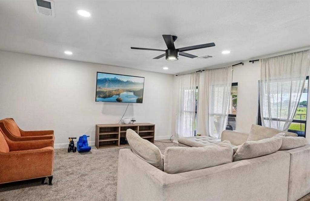 813 Oakbluff Drive, Lancaster, TX 75146 813 Oakbluff Drive, Lancaster, TX 75146