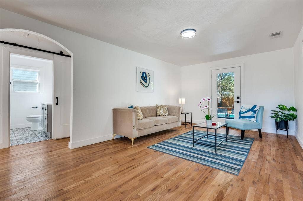 927 S Franklin Street, Dallas, TX 75211 927 S Franklin Street, Dallas, TX 75211