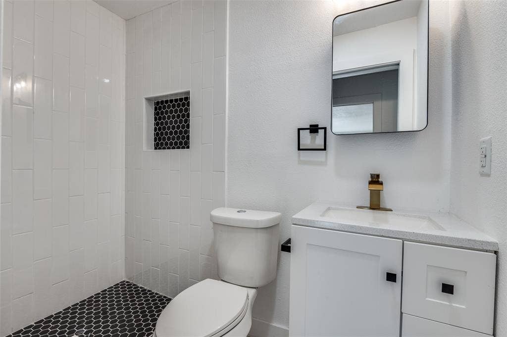 927 S Franklin Street, Dallas, TX 75211 927 S Franklin Street, Dallas, TX 75211