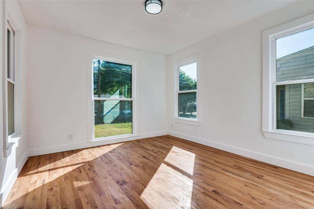 927 S Franklin Street, Dallas, TX 75211 927 S Franklin Street, Dallas, TX 75211