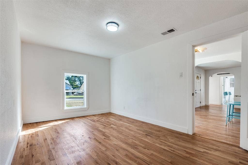 927 S Franklin Street, Dallas, TX 75211 927 S Franklin Street, Dallas, TX 75211