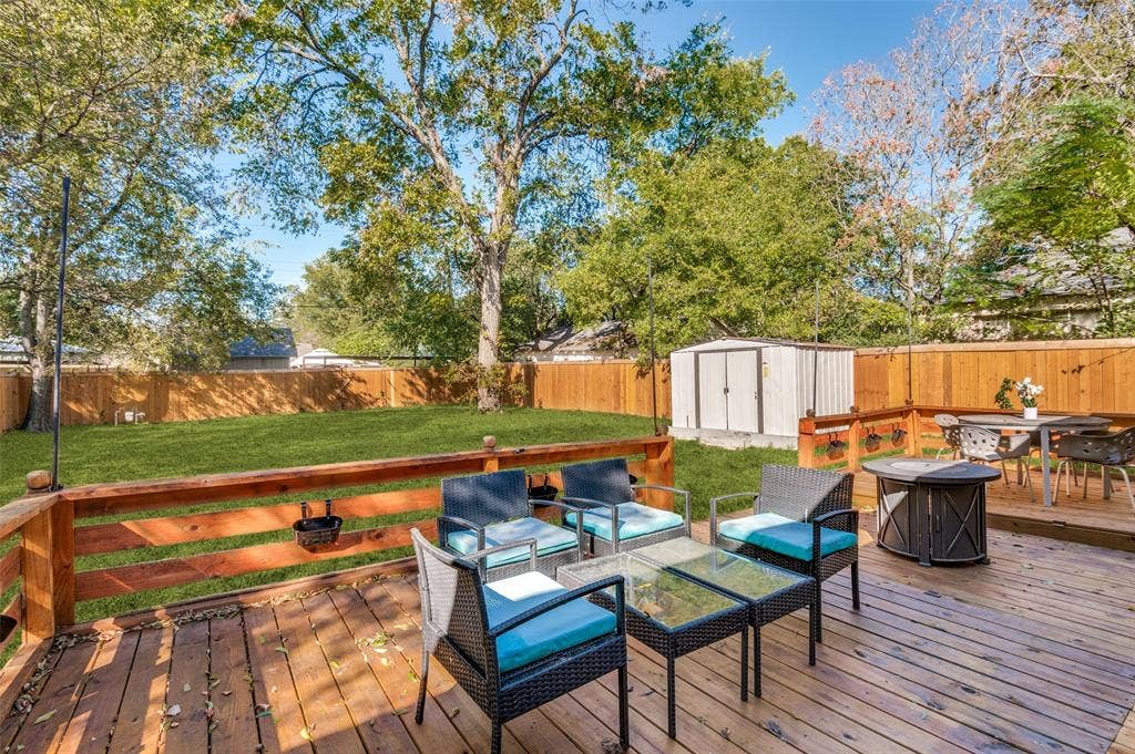 927 S Franklin Street, Dallas, TX 75211 927 S Franklin Street, Dallas, TX 75211