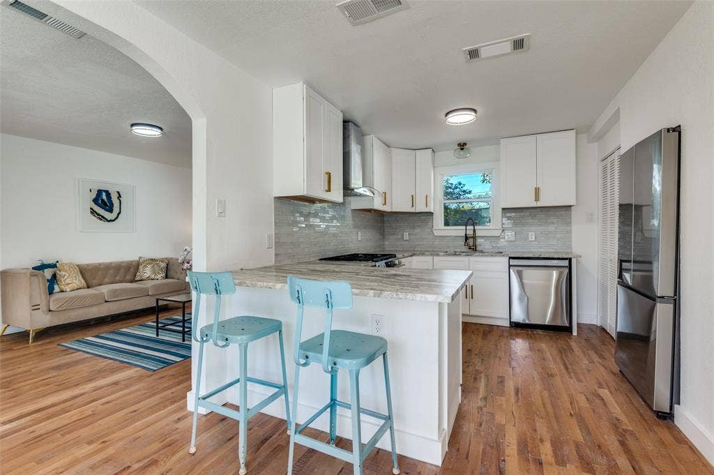 927 S Franklin Street, Dallas, TX 75211 927 S Franklin Street, Dallas, TX 75211