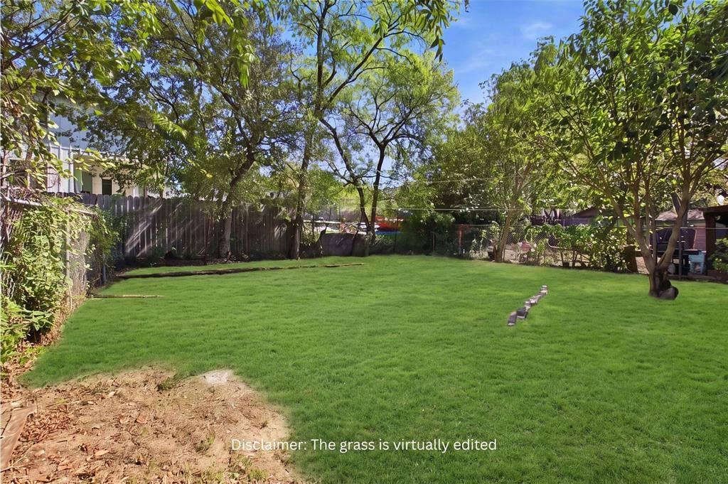 336 Bonnie View Road, Dallas, TX 75203 Expansive backyard featuring a fenced perimeter, mature trees, and open lawn space