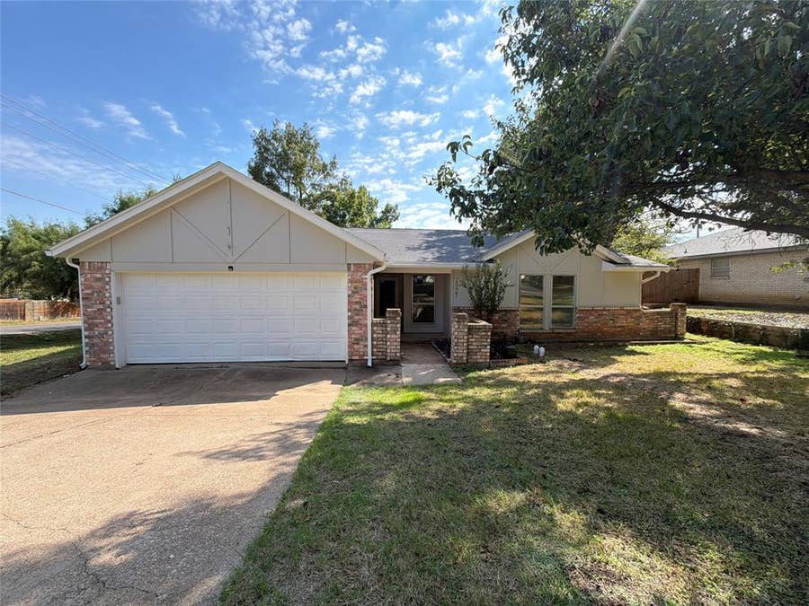 Property photo for 2527 Holt Road, Arlington, TX