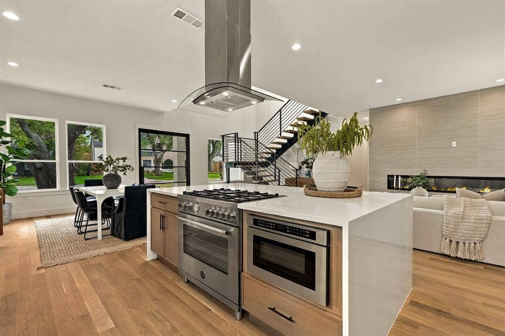 3306 Whitehall Drive, Dallas, TX 75229 3306 Whitehall Drive, Dallas, TX 75229