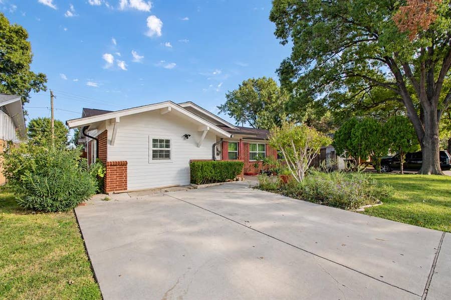Property photo for 1910 R Avenue, Plano, TX