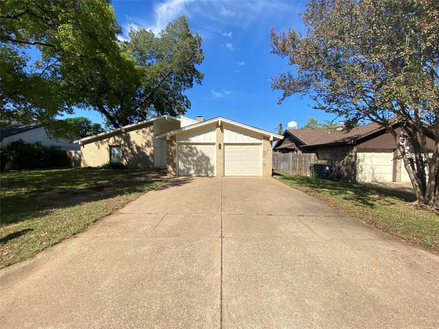 Property photo for 3611 Shady Park Drive, Arlington, TX
