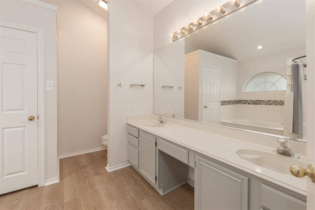 1321 Hall, Seagoville, TX 75159 Ni sink sharing here!