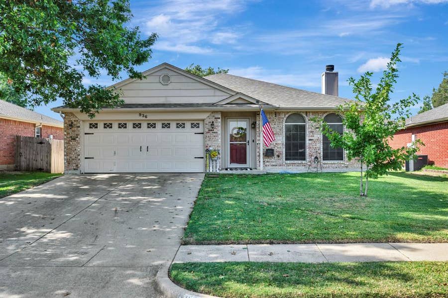Property photo for 936 Fenway Lane, Saginaw, TX