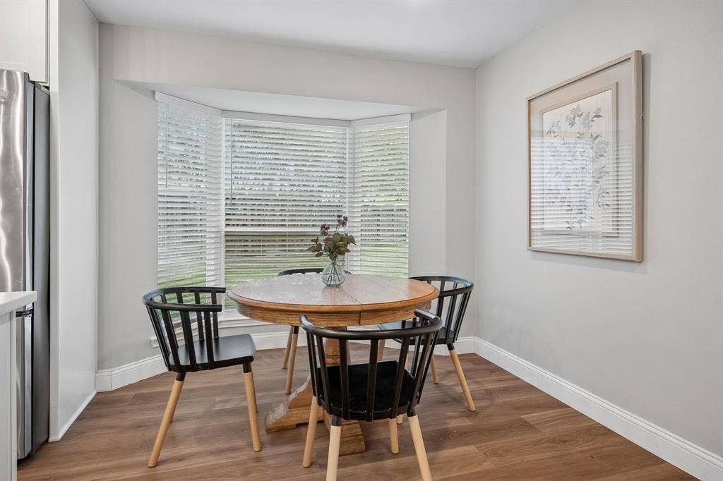 218 High Brook Drive, Richardson, TX 75080 A spacious breakfast area provides a versatile second dining space.
