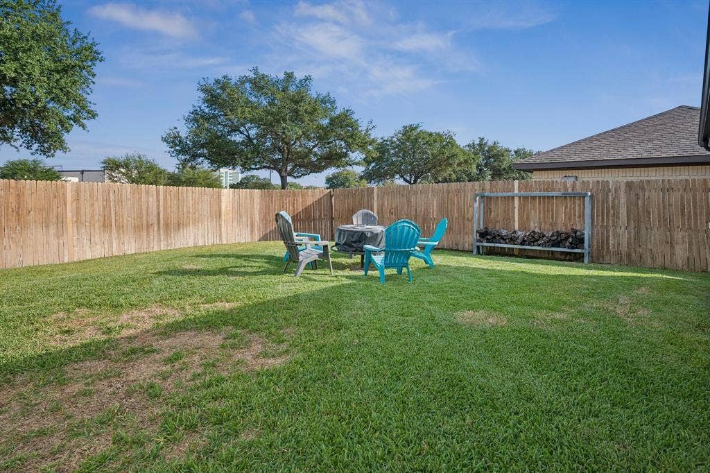 218 High Brook Drive, Richardson, TX 75080 Backyard football game?