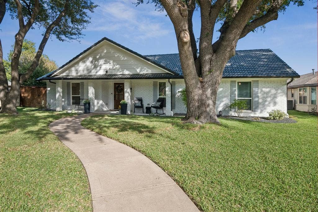 218 High Brook Drive, Richardson, TX 75080 Set on a quiet street, unwind under a roomy front porch perfect for crisp mornings and evenings alike.