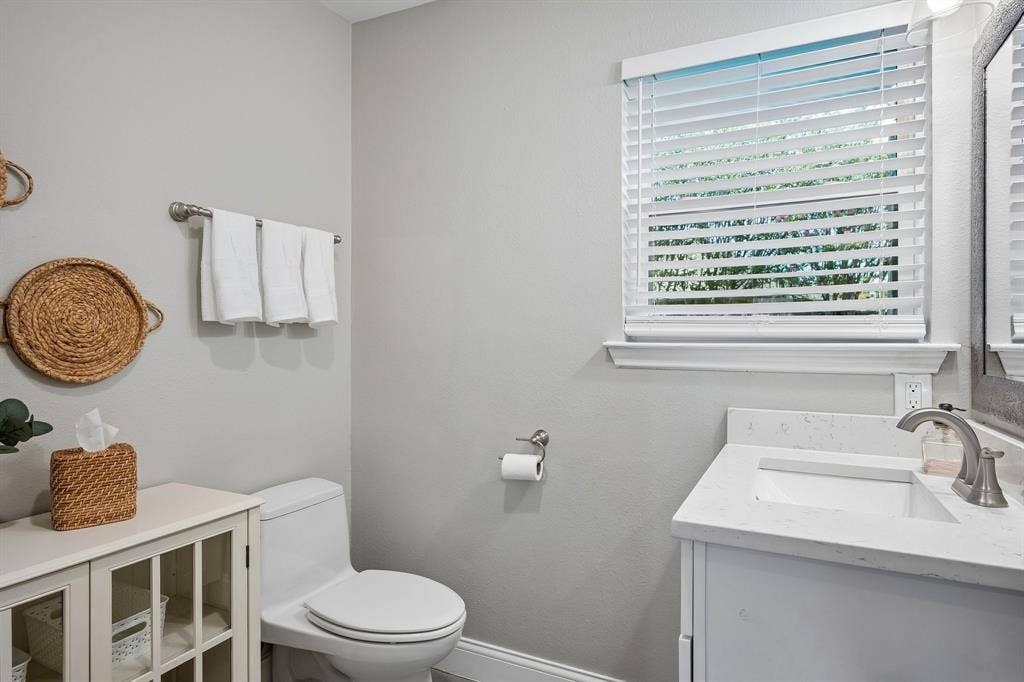 218 High Brook Drive, Richardson, TX 75080 Half bath located just off the second living area.