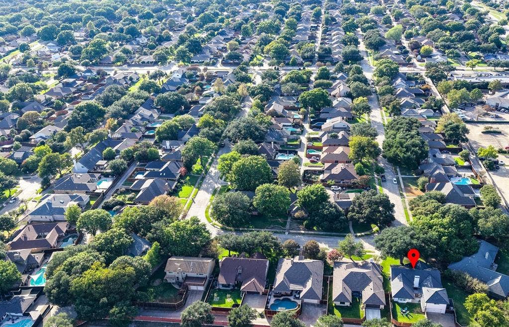 218 High Brook Drive, Richardson, TX 75080 Set on a quiet private circle street, the kids can play out front.