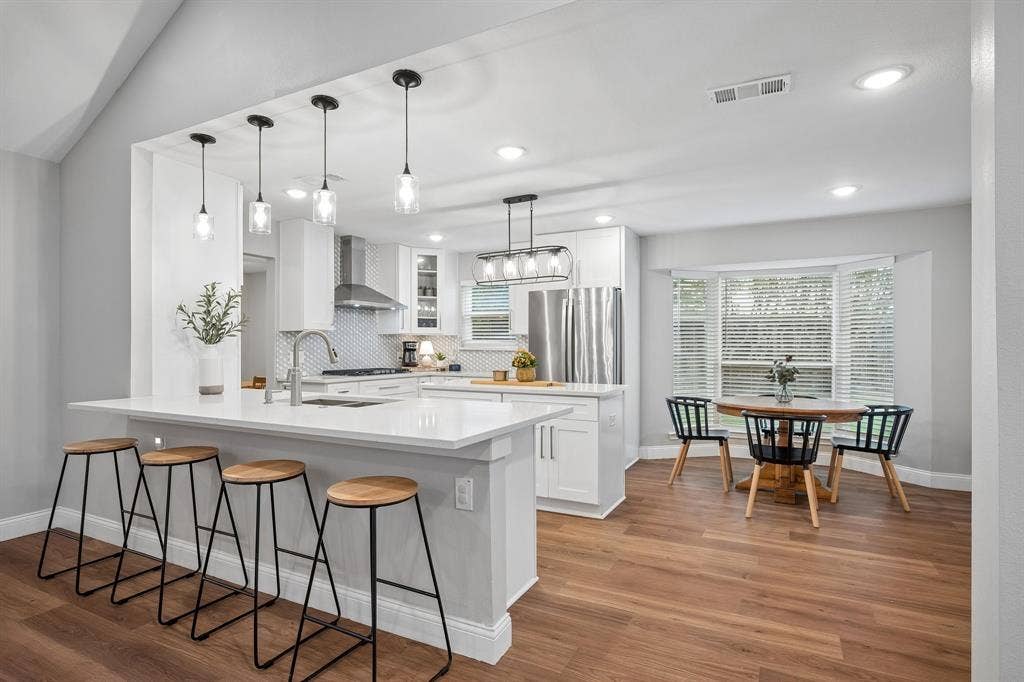 218 High Brook Drive, Richardson, TX 75080 Breakfast bar is perfect for a quick bite or casual entertaining.