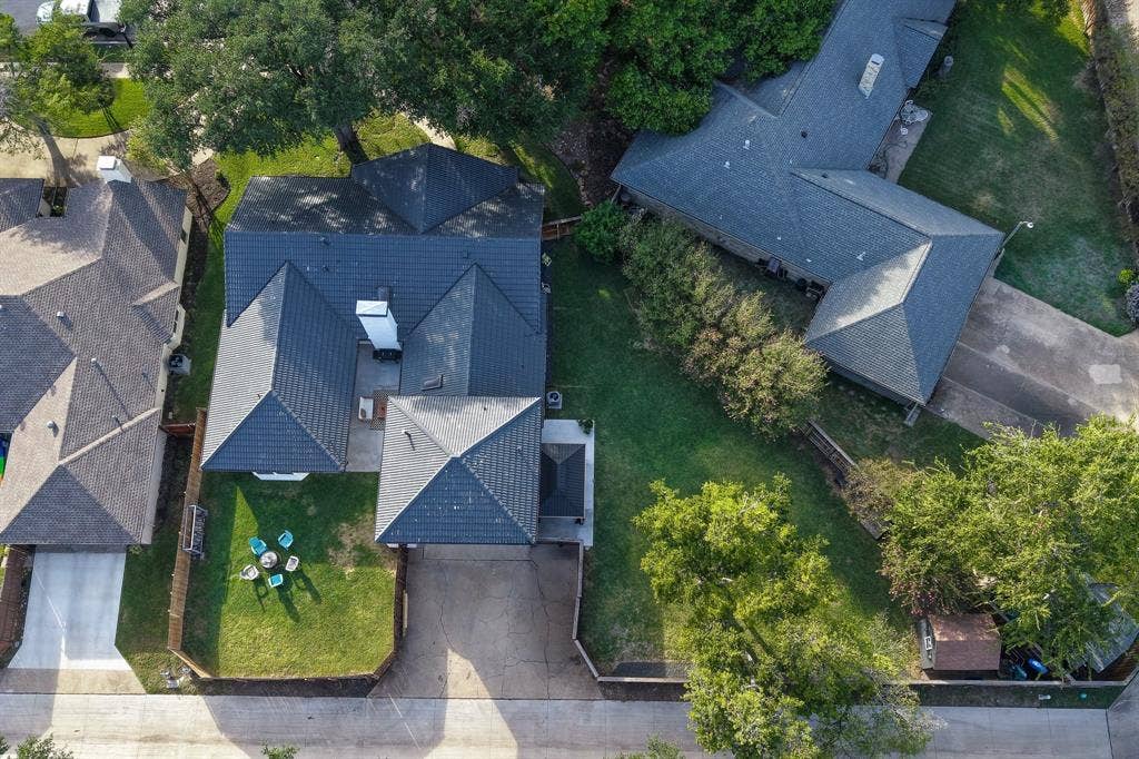 218 High Brook Drive, Richardson, TX 75080 Situated in top-rated Plano ISD, this West Richardson gem features a hard-to-find layout with most square footage on the main level.