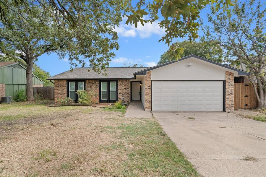 Property photo for 4229 Glen Pines Court, Arlington, TX