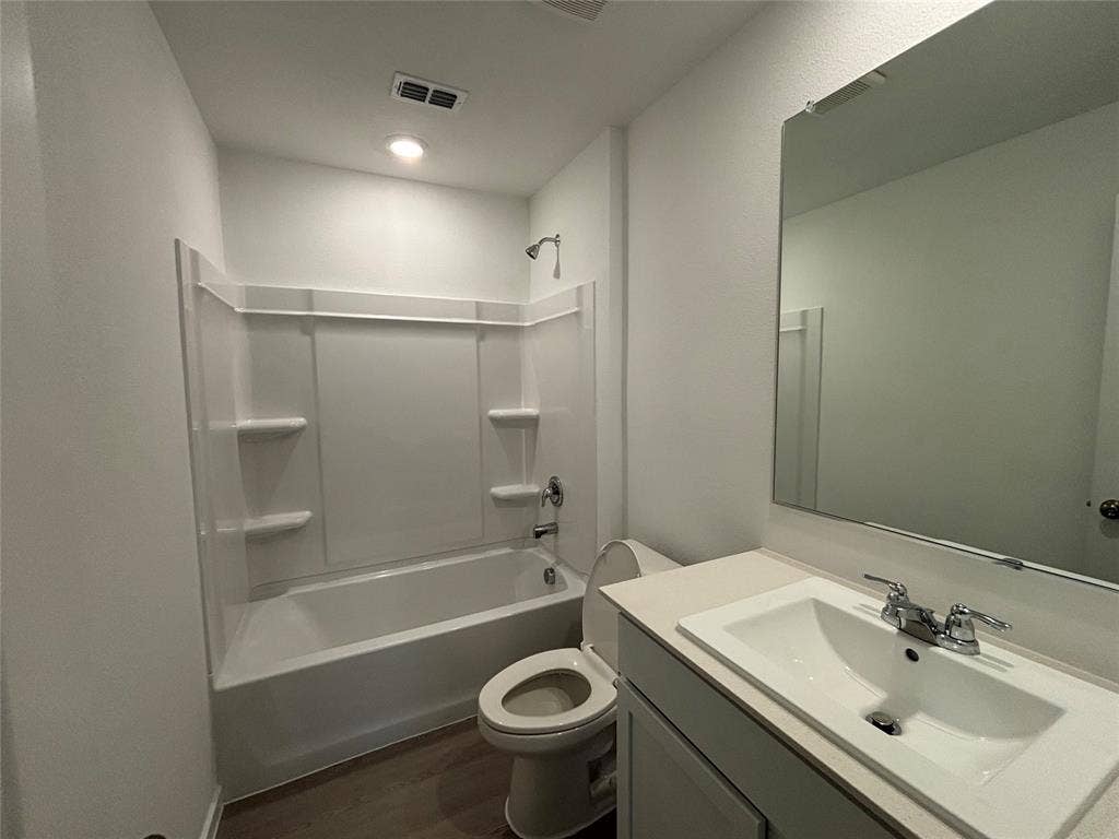2207 Shady Oaks Drive, Ennis, TX 75119 2207 Shady Oaks Drive, Ennis, TX 75119