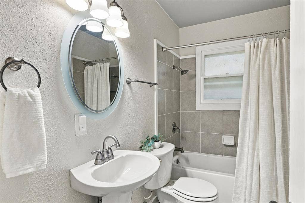 346 Classen Drive, Dallas, TX 75218 346 Classen Drive, Dallas, TX 75218