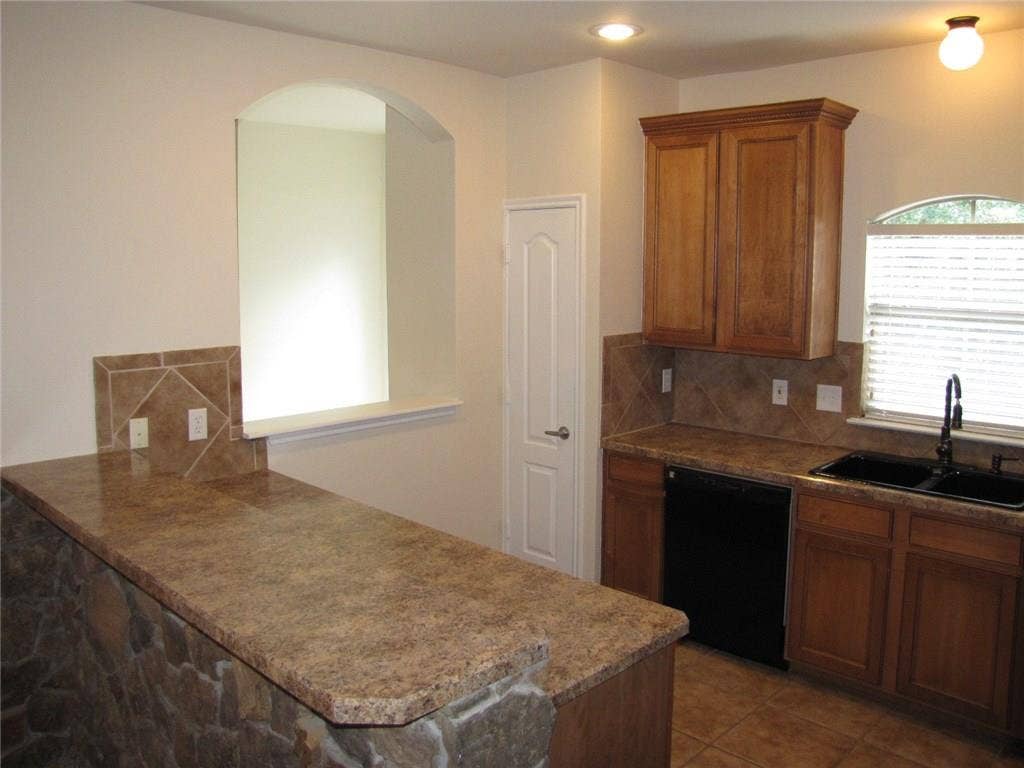 5890 Grosseto Drive, Frisco, TX 75034 5890 Grosseto Drive, Frisco, TX 75034