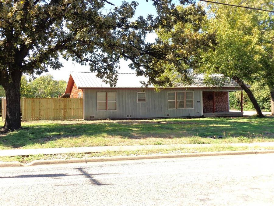 Property photo for 600 S 3rd Street, Grandview, TX