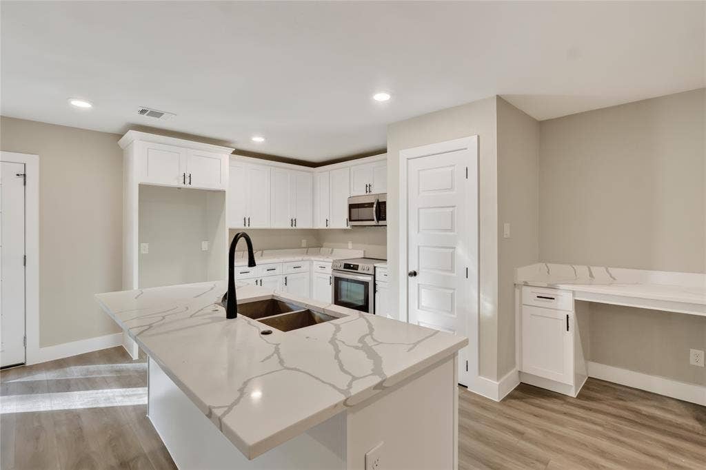 209 W 9th Street, Kemp, TX 75143 209 W 9th Street, Kemp, TX 75143